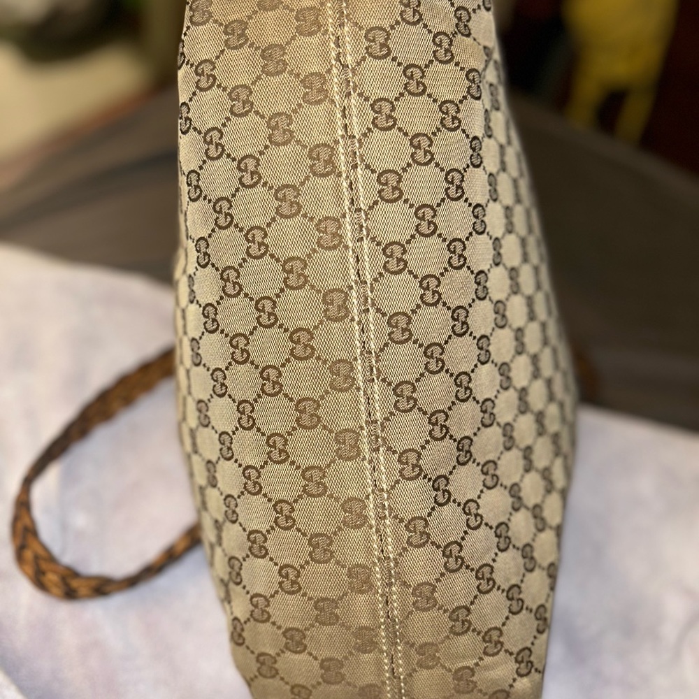 Gorgeous - Picture 2 of 6